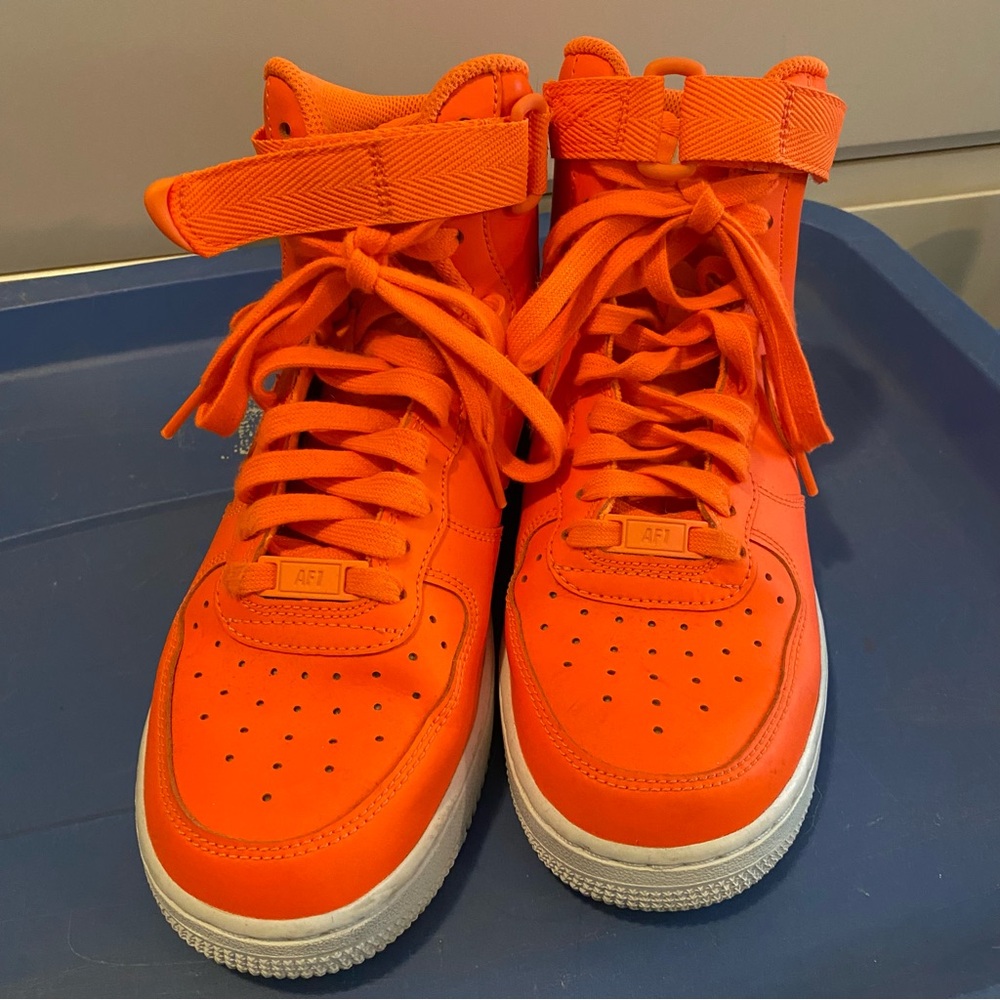 Neon orange NIKE AIR FORCE 1 HIGH LV8 (GS) "JUST DO IT" size US 6 EU 38.5